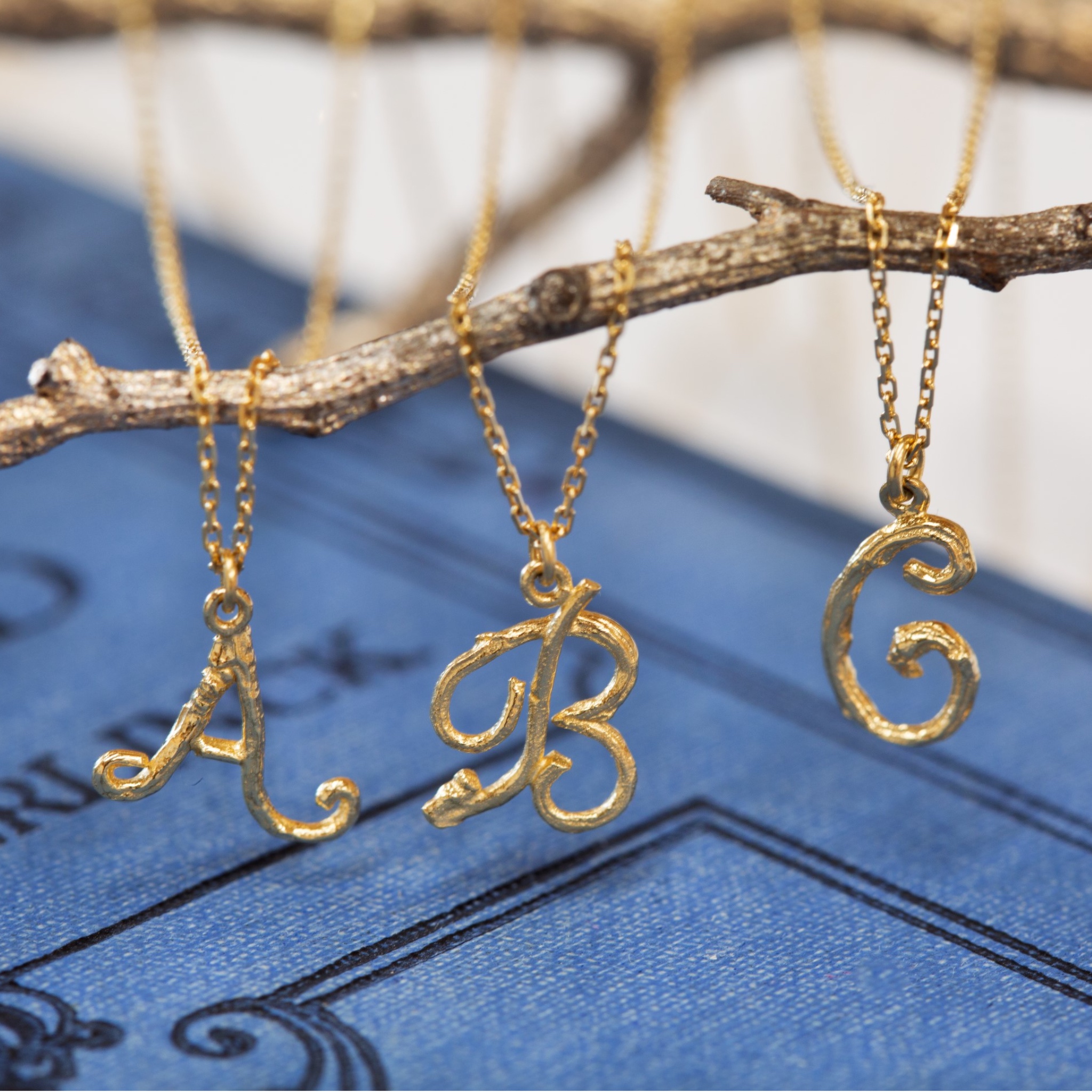 ALEX MONROE Enchanted Twig Alphabet Necklace オーダー会開催 | H.P.FRANCE公式サイト