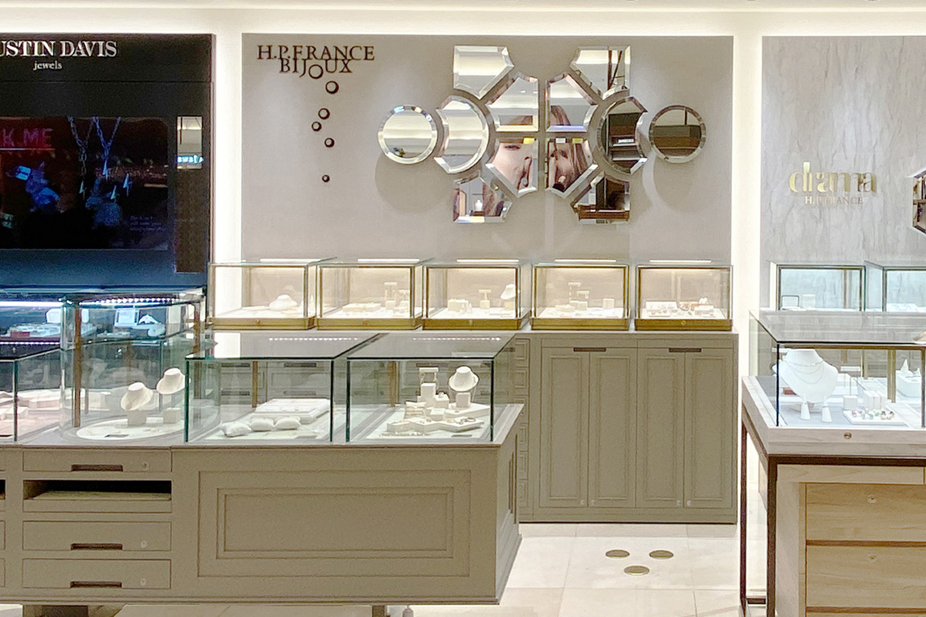 H.P.FRANCE BIJOUX 梅田店 | H.P.FRANCE公式サイト